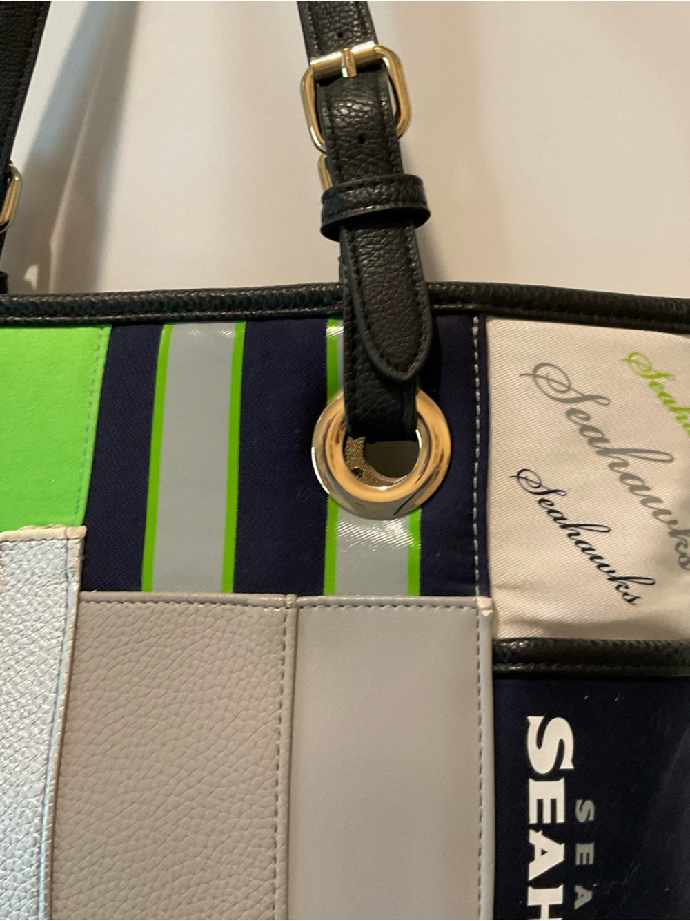 Bradford Exchange "For The Love Of The Game" Seattle Seahawks Tote Bag Purse - Picture 5 of 14
